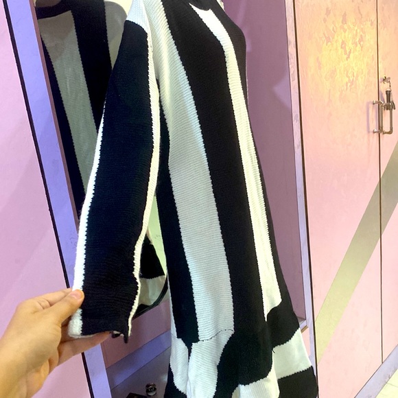 Beautiful ribbed trending stretchable top,looks absolutely stunning, - Picture 7 of 9